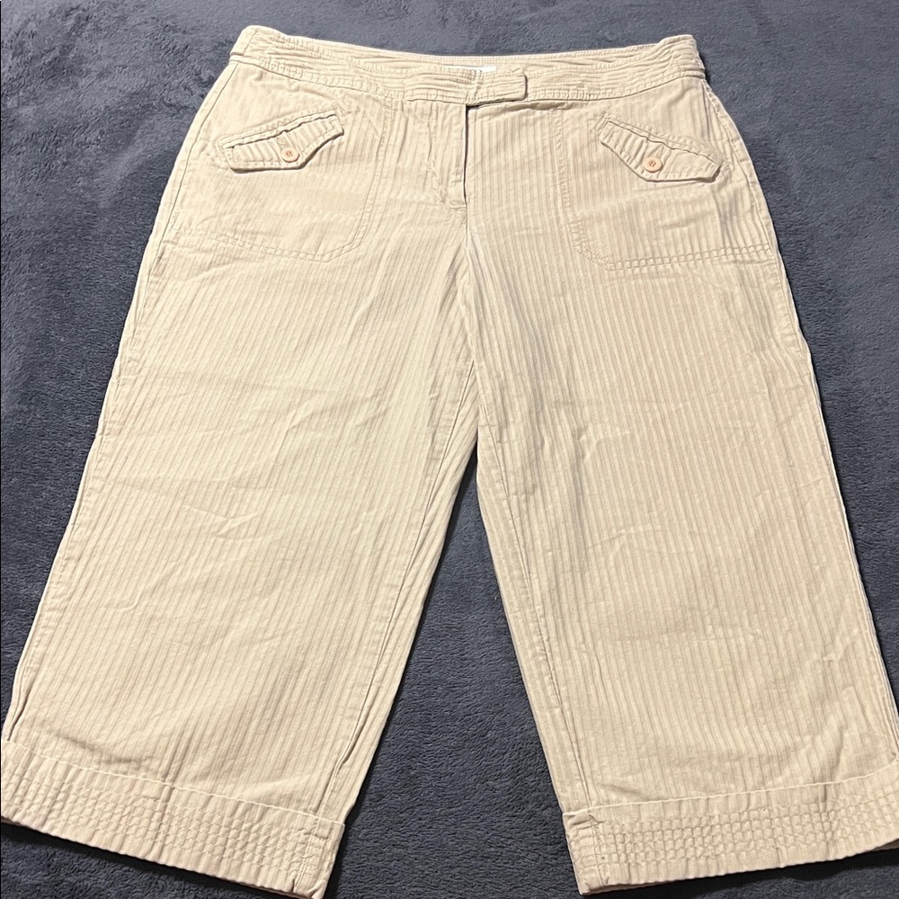 Cato women’s size 10 khaki textured denim capris pants see pictures/description